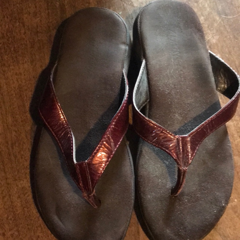 Maroon  flipflops